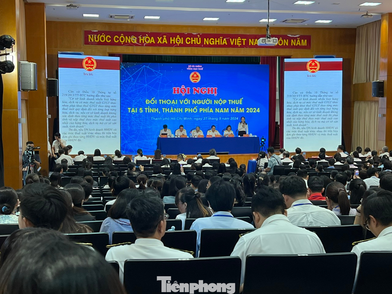 Hơn 300 DN thuộc 5 tỉnh thành phía Nam đối thoại với Tổng Cục Thuế tại TPHCM. Hơn 300 DN thuộc 5 tỉnh thành phía Nam đối thoại với Tổng Cục Thuế tại TPHCM.