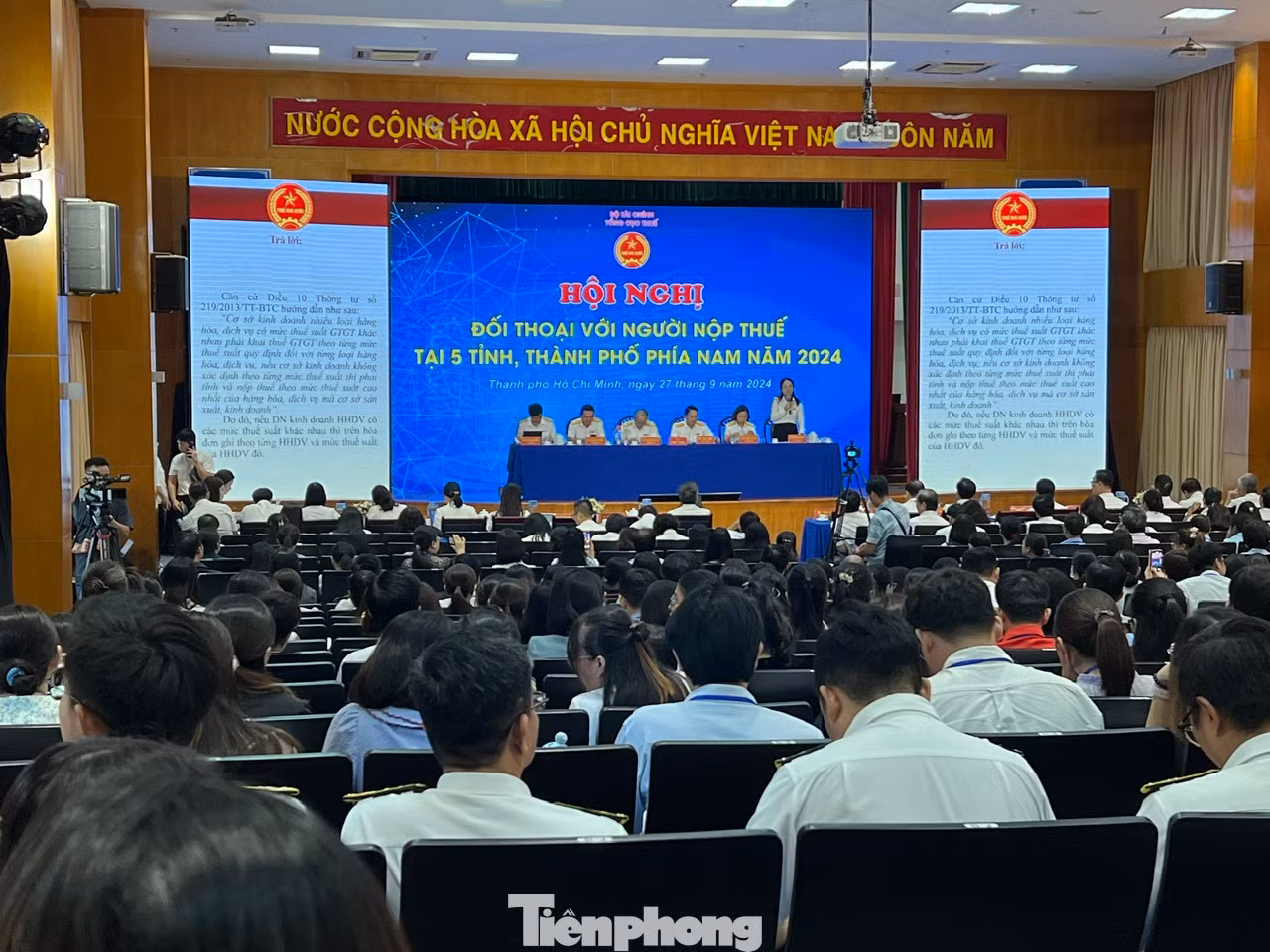 Hơn 300 DN thuộc 5 tỉnh thành phía Nam đối thoại với Tổng Cục Thuế tại TPHCM.