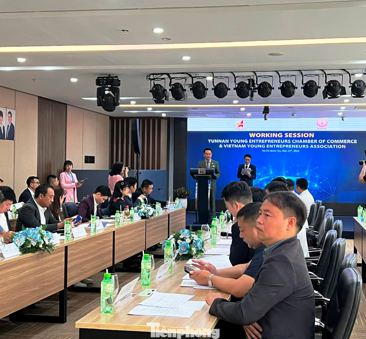 Hội Doanh nhân trẻ Việt Nam làm việc với Phòng Thương mại Doanh nhân trẻ tỉnh Vân Nam - Trung Quốc.