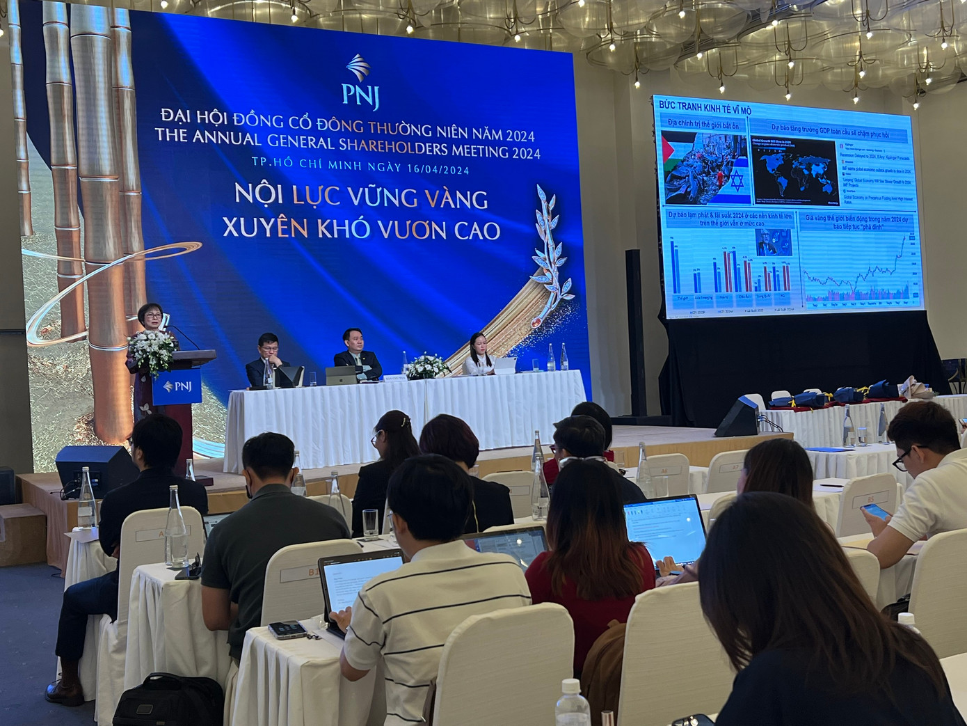 Bà Cao Thị Ngọc Dung - Chủ tịch HĐQT PNJ - chia sẻ tại ĐHĐCĐ. Bà Cao Thị Ngọc Dung - Chủ tịch HĐQT PNJ - chia sẻ tại ĐHĐCĐ.