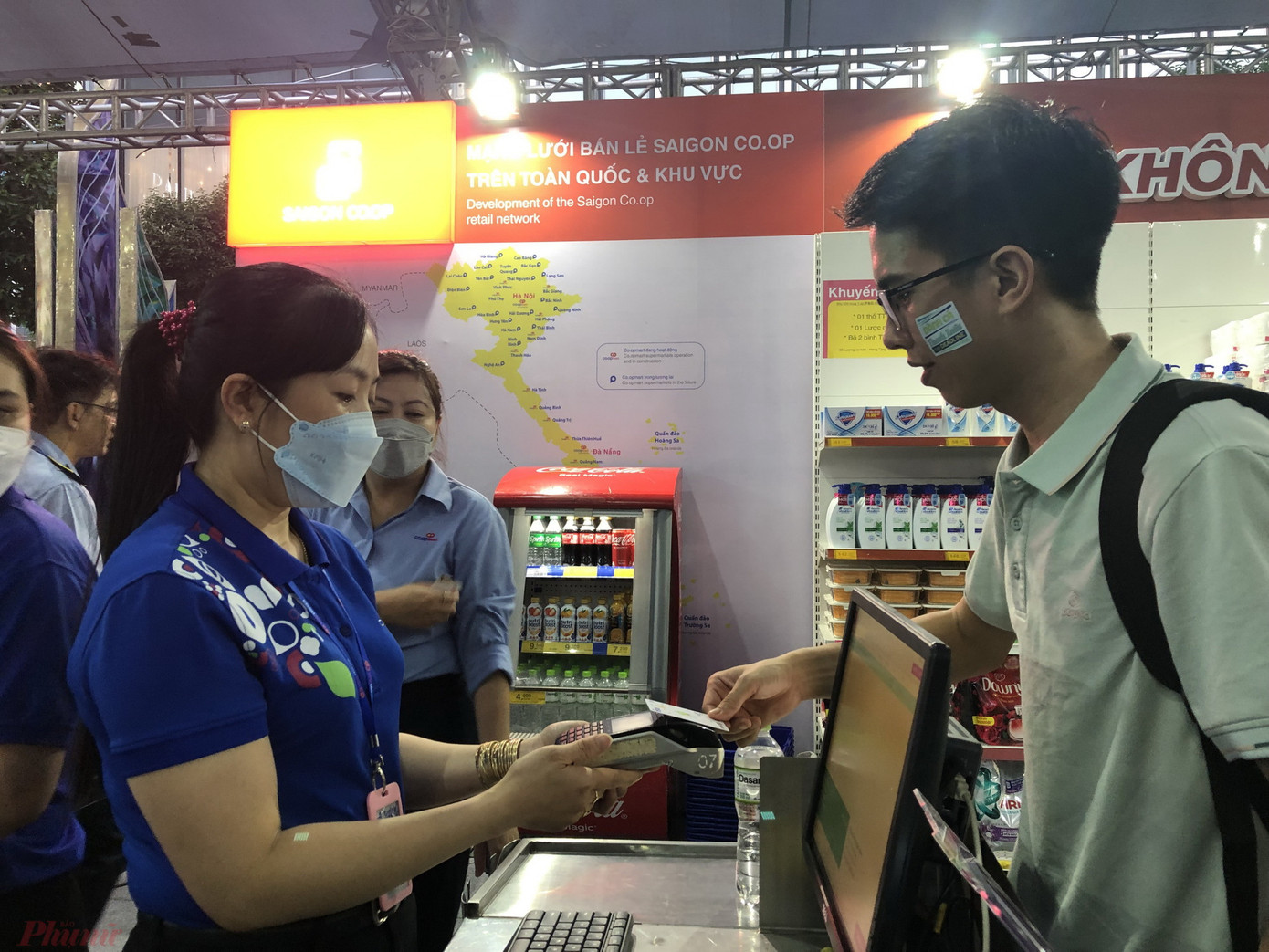 Đa số khách dùng ATM chỉ để quẹt thẻ là chủ yếu.