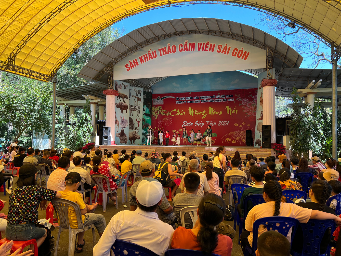 Chương trình văn nghệ phục vụ du khách xuyên suốt những ngày nghỉ Tết.