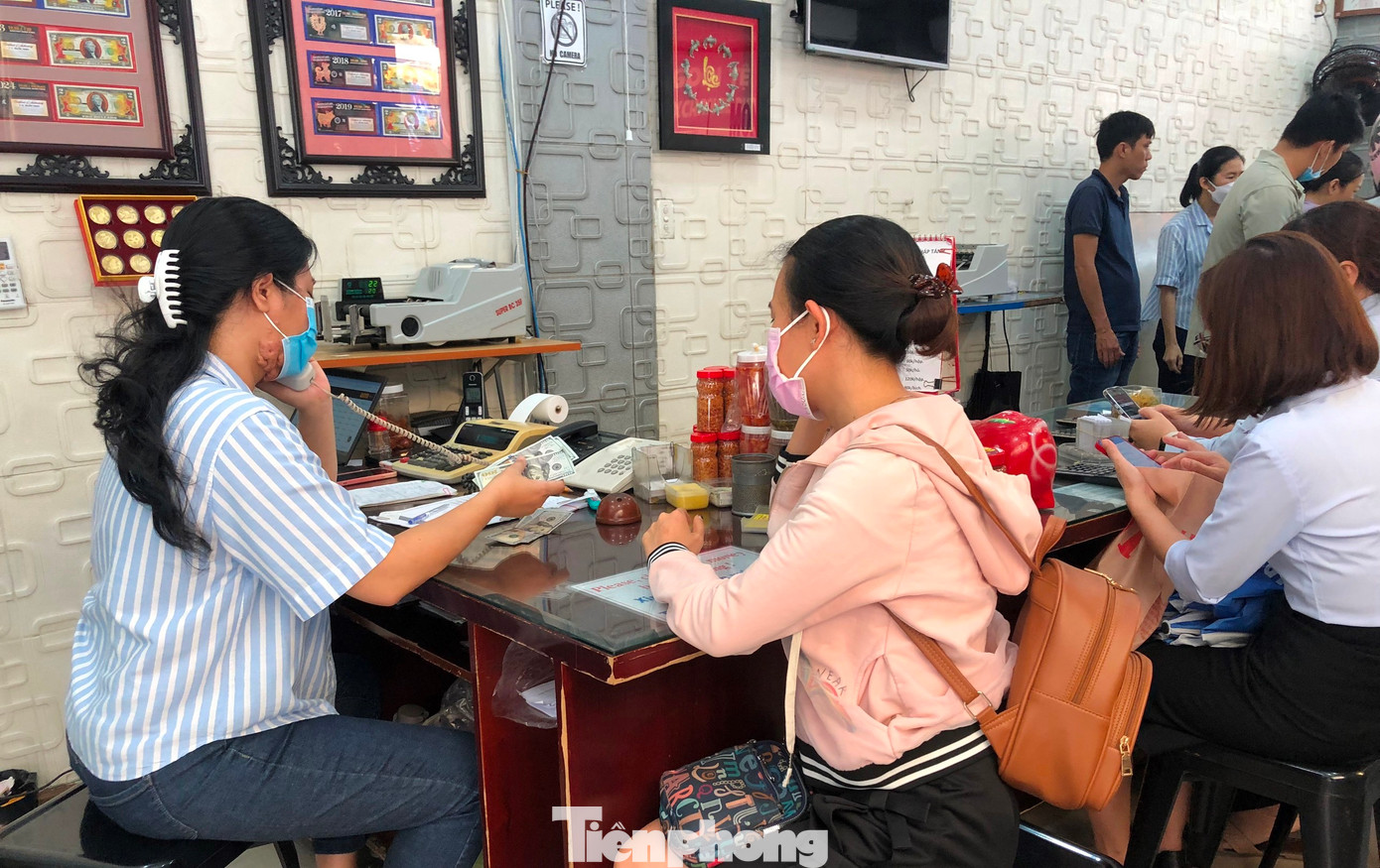 Ngân hàng phải tăng cường kiểm tra, kiểm soát hoạt động các điểm thu đổi ngoại tệ. Ngân hàng phải tăng cường kiểm tra, kiểm soát hoạt động các điểm thu đổi ngoại tệ.