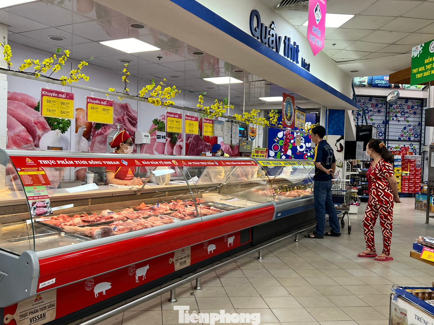 Thịt heo tại siêu thị đầy đủ nhưng giá khá cao như sườn non 267.000 đồng/kg, ba rọi rút sườn 239.000 đồng/kg, cốt lếch 100.000 đồng/kg, xương đuôi 76.000 đồng/kg...