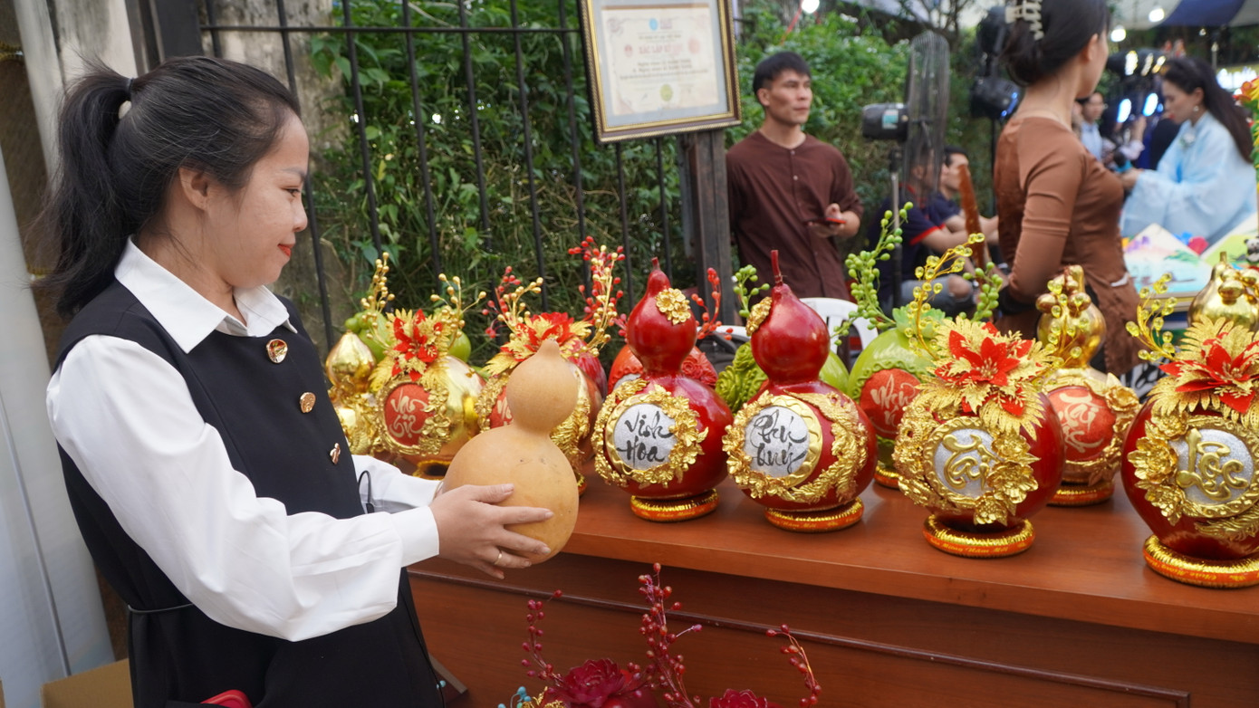 Bầu hồ lô "sơn son thiếp vàng" dự báo sẽ trở thành hàng hot dịp Tết năm nay