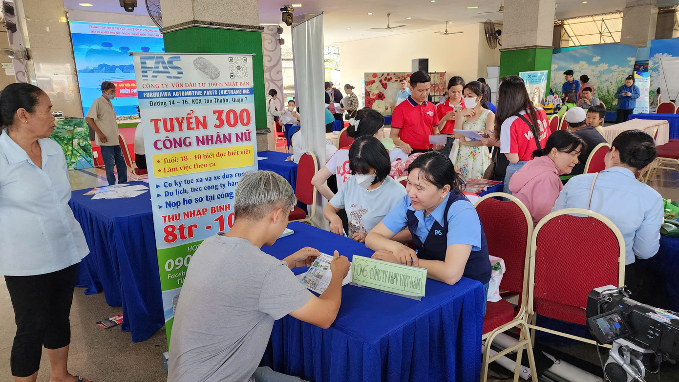 Doanh nghiệp tuyển 300 lao động nữ không cần tay nghề Doanh nghiệp tuyển 300 lao động nữ không cần tay nghề