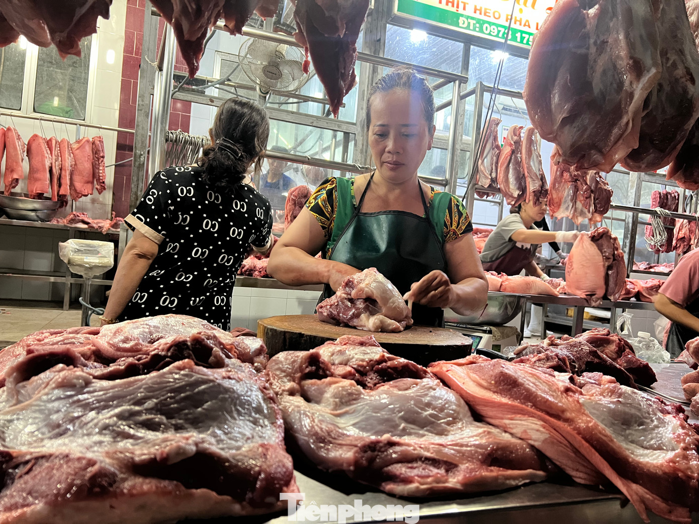 Heo nhiều nhưng vắng khách mua.