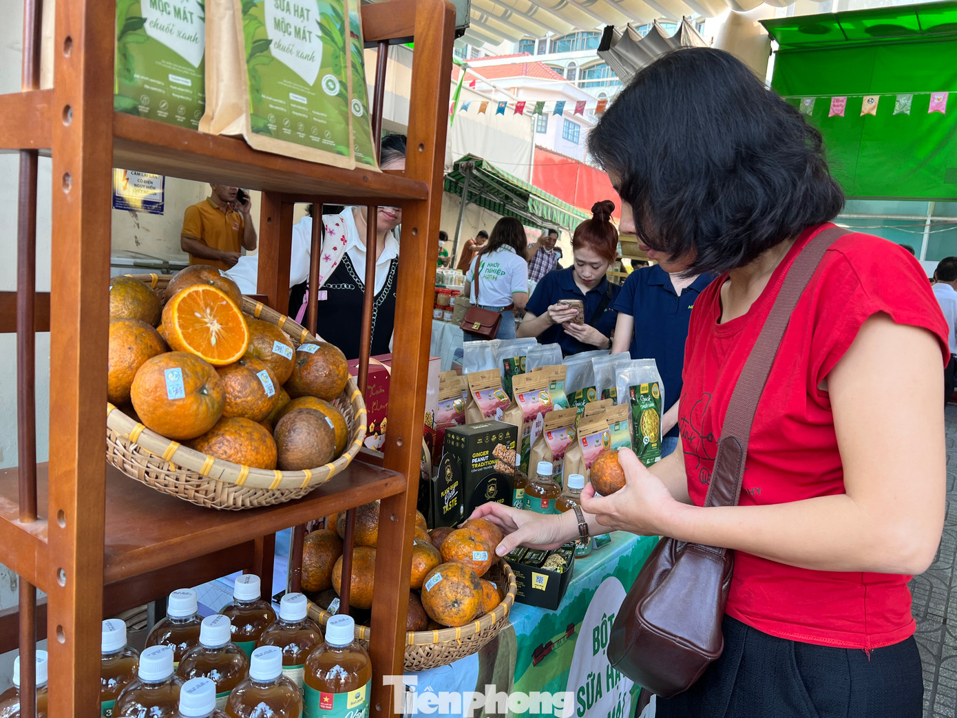 Cam Hàm Yên vị ngọt thanh tại phiên chợ. Cam Hàm Yên vị ngọt thanh tại phiên chợ.
