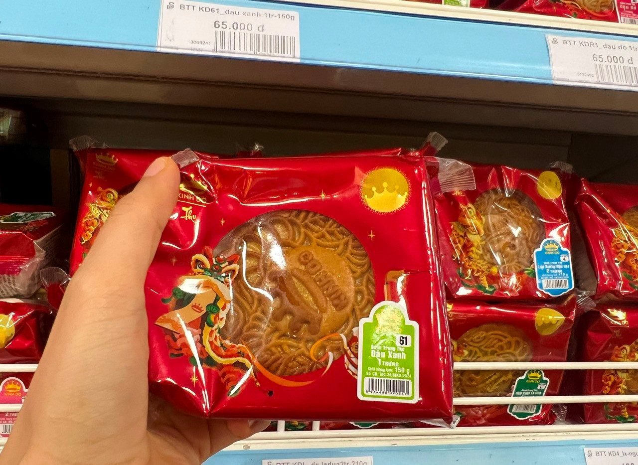 Bánh trung thu 150g có giá chỉ từ 55.000 - 65.000 đồng/cái được người tiêu dùng đón nhận