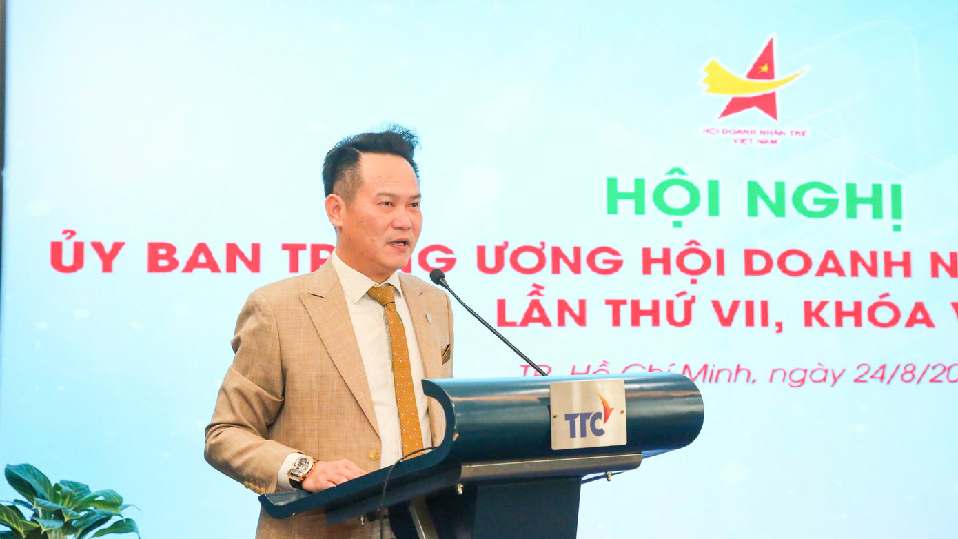 Ông Đặng Hồng Anh - Phó Chủ tịch Hội Liên hiệp Thanh niên Việt Nam, Chủ tịch Hội Doanh nhân trẻ Việt Nam khóa VII. Ông Đặng Hồng Anh - Phó Chủ tịch Hội Liên hiệp Thanh niên Việt Nam, Chủ tịch Hội Doanh nhân trẻ Việt Nam khóa VII.
