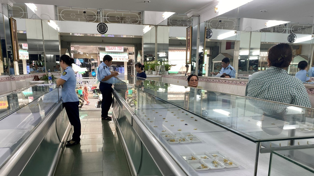 Lực lượng chức năng cho biết, sẽ tiếp tục kiểm tra các tiệm vàng ở TPHCM trong thời gian tới.