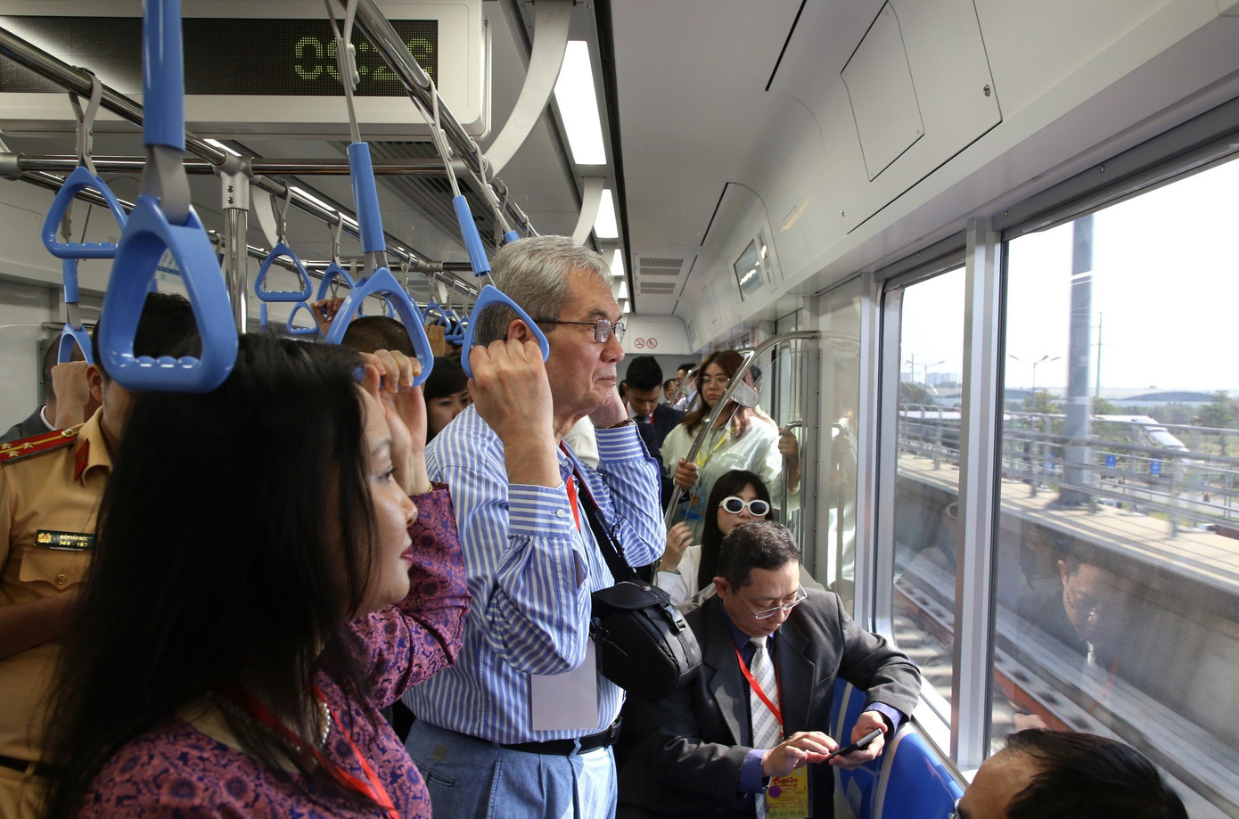 Kiều bào trải nghiệm chuyến Metro số 1 Suối Tiên - Bến Thành Kiều bào trải nghiệm chuyến Metro số 1 Suối Tiên - Bến Thành
