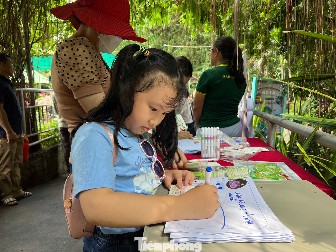 Vẽ bánh sinh nhật tặng hà mã con