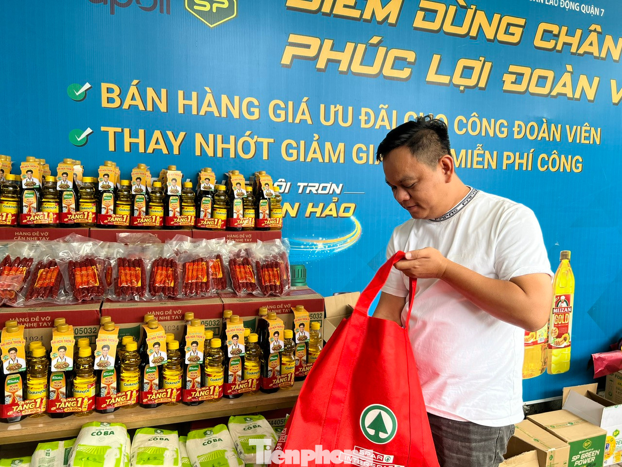 Điểm phúc lợi đoàn viên bán hàng giảm giá tới 30% cho công nhân, người lao động