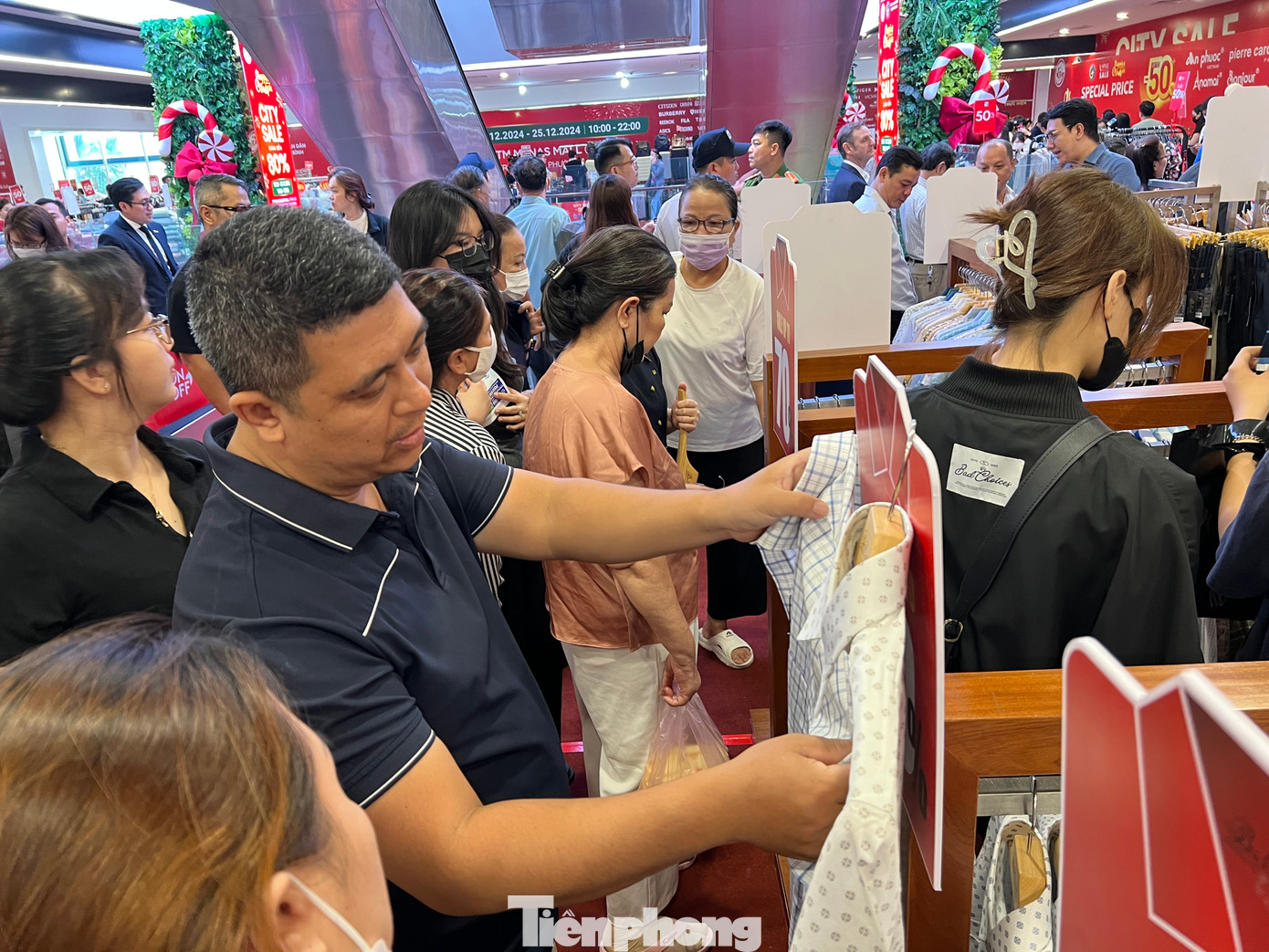 “Bên cạnh việc phục vụ cho người dân TPHCM và các tỉnh, thành, khi tổ chức chương trình, chúng tôi cũng phối hợp với Sở Du Lịch TPHCM nhằm tạo cơ hội cho du khách khi đến tham quan thành phố được mua sắm dịp cuối năm”- ông Tú nói.