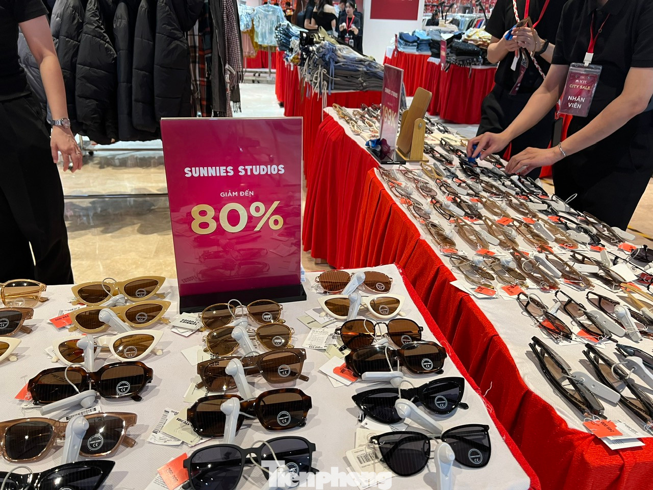 Mắt kiếng giảm giá tới 80%