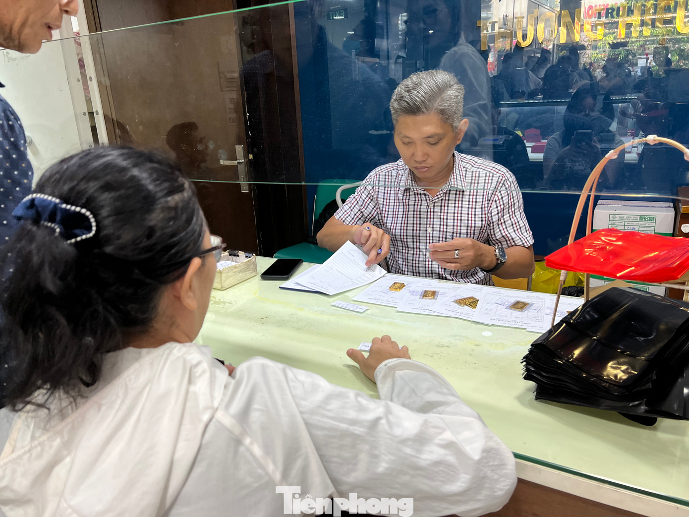 Công ty SJC sẽ thu mua vàng miếng SJC "một chữ", vàng móp méo trở lại từ ngày 5/8. Công ty SJC sẽ thu mua vàng miếng SJC "một chữ", vàng móp méo trở lại từ ngày 5/8.