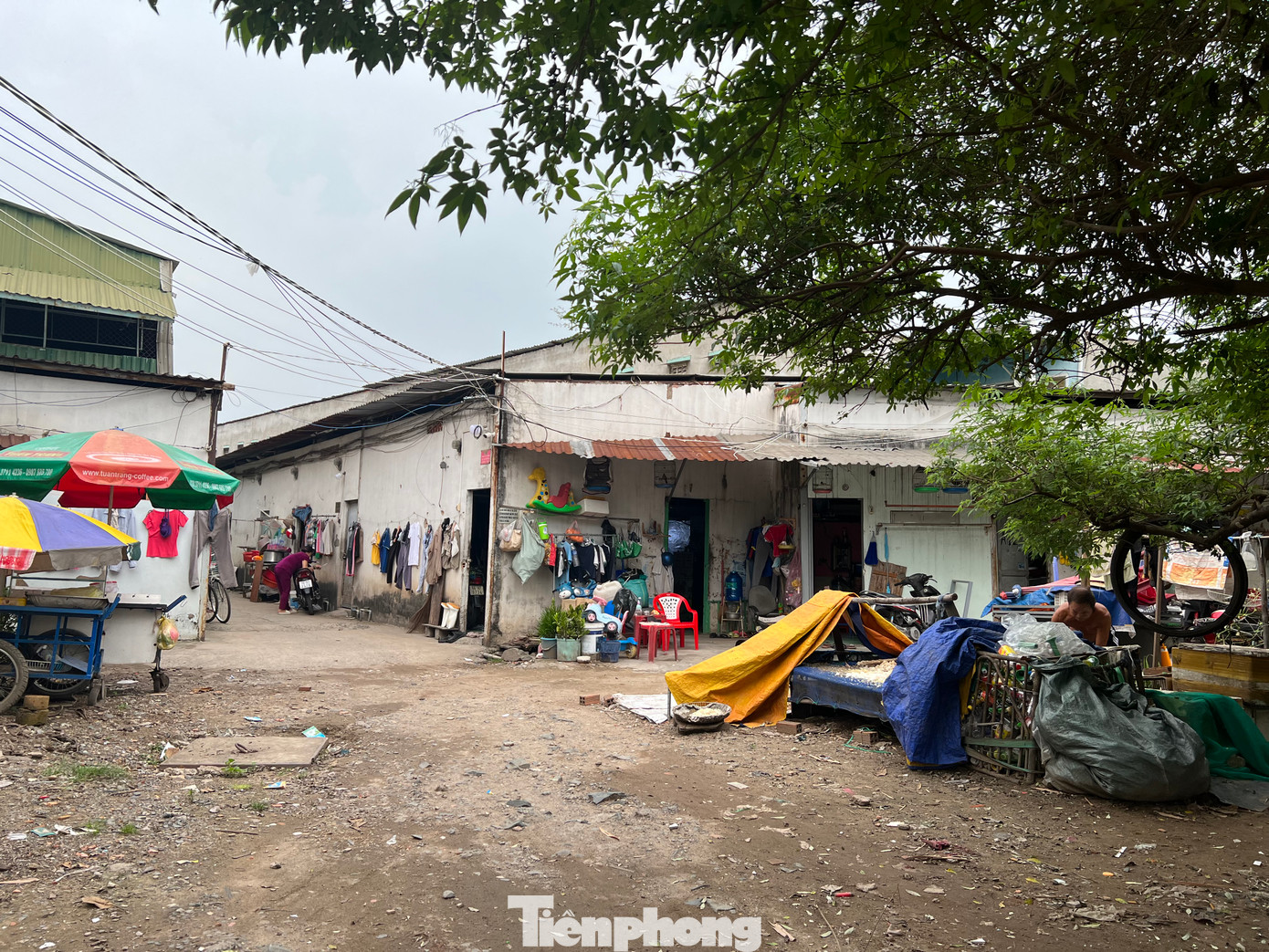 Ngày 19/10, ghi nhận tại xóm trọ trên đường An Dương Vương (phường An Lạc, quận Bình Tân, TPHCM), dù là thời điểm công nhân đã về xóm trọ sau thời gian làm việc ở nhà máy nhưng xóm trọ lại khá đìu hiu...