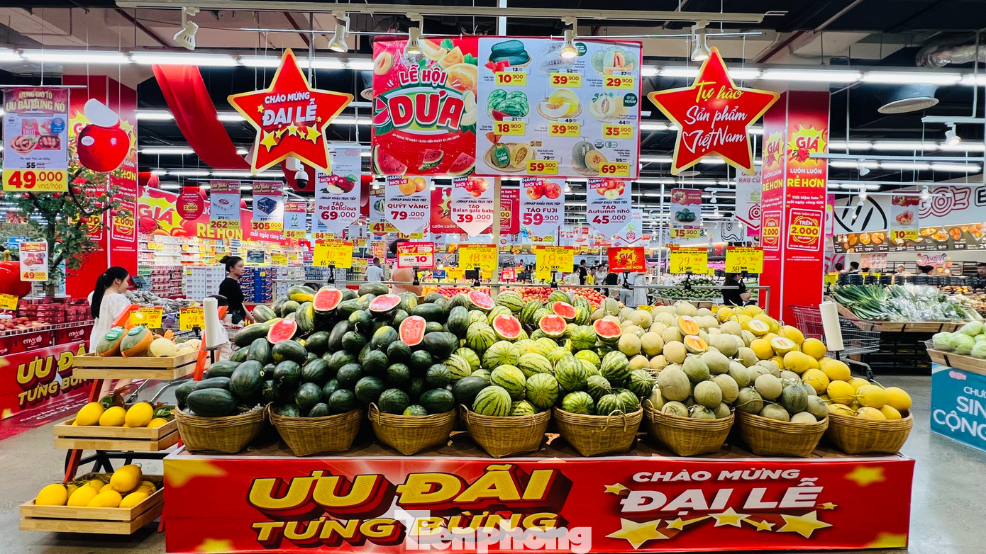 Một quầy hàng khuyến mãi.