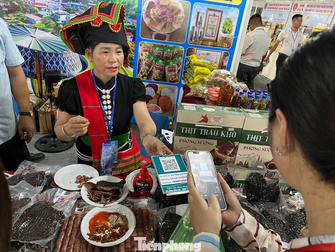 Chuẩn bị sẵn mã QR để khách dễ thanh toán không tiền mặt