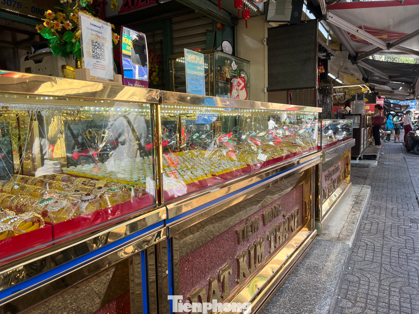 Hơn chục tiệm vàng ở Phố Vàng bạc quận 5 vắng hoe.