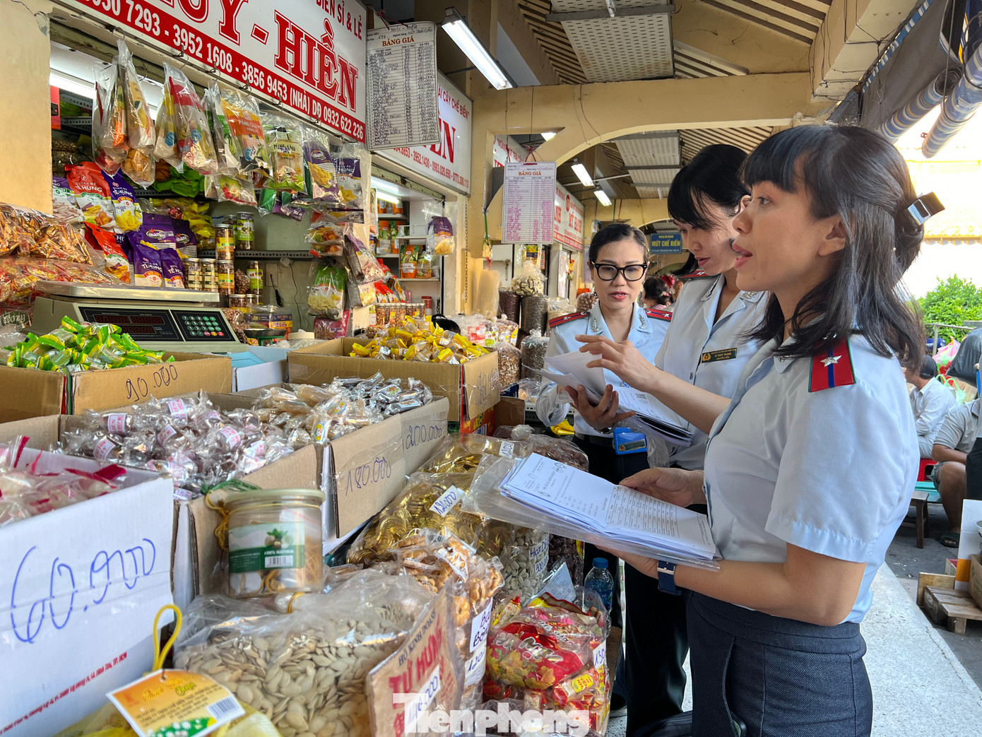 Cơ quan chức năng kiểm tra an toàn thực phẩm dịp Tết