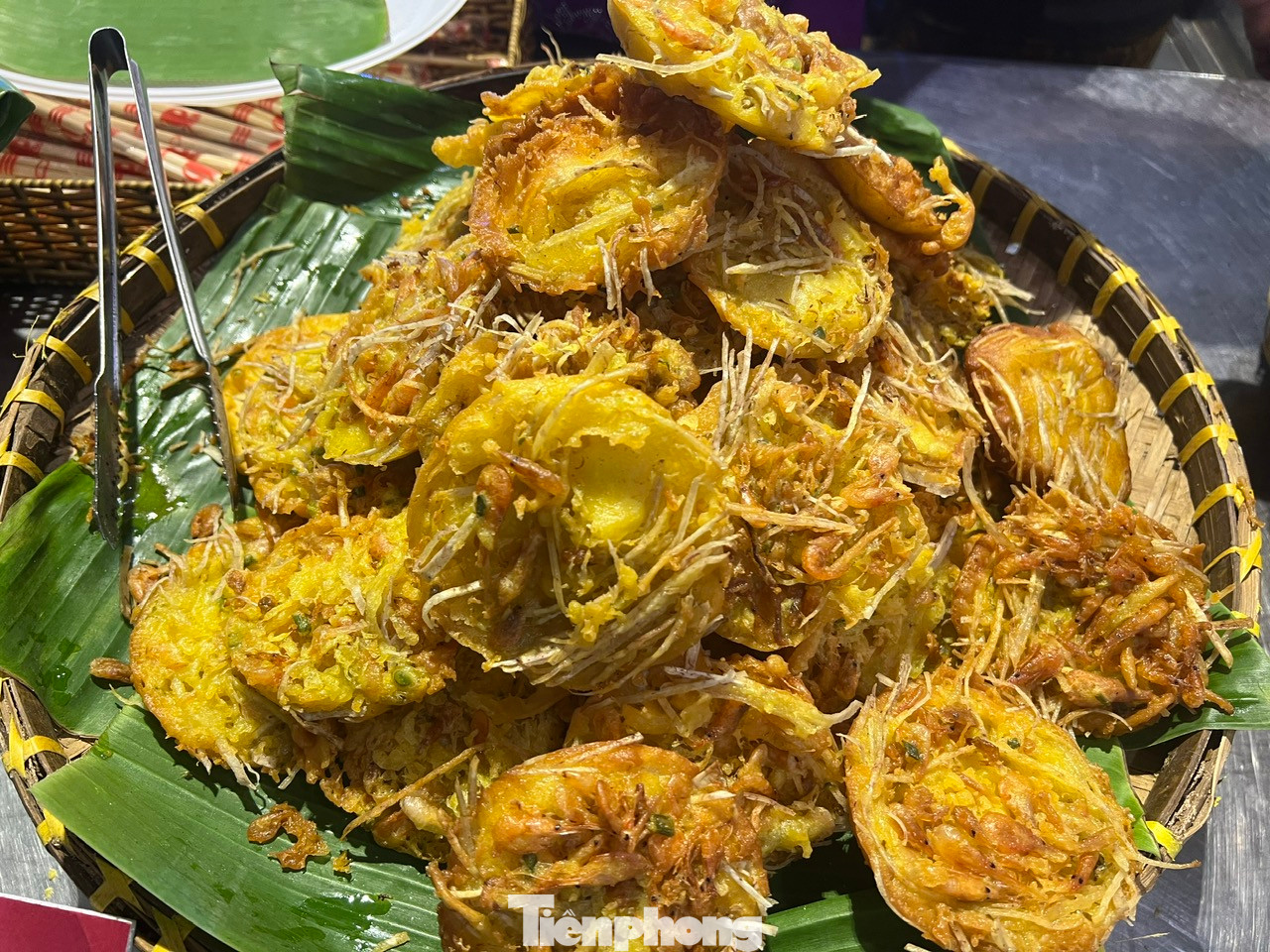 Bánh tép nhảy có giá 60.000 đồng/2 cái đắt như tôm tươi...