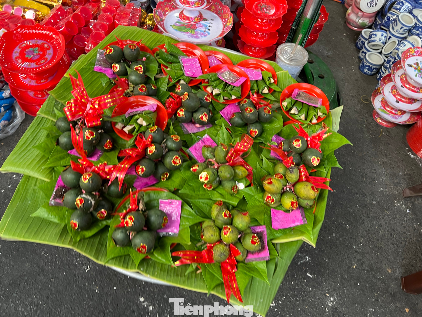 Trầu cau được trang trí đẹp mắt, giá từ 15.000 - 30.000 đồng/đĩa