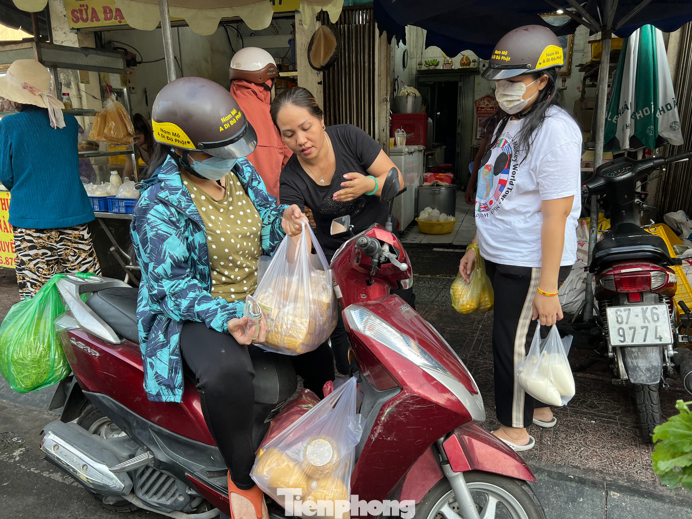 Đậu hủ hút khách ăn chay ngày rằm tháng Giêng. Đậu hủ hút khách ăn chay ngày rằm tháng Giêng.