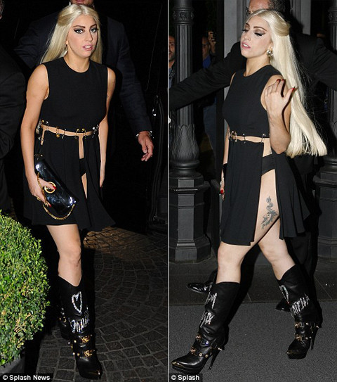 Hôm thứ Hai, Lady Gaga diện một chiếc váy kim băng ấn tượng khác