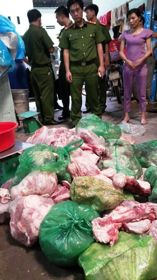 Phát hiện nhiều cơ sở cung cấp thịt heo thối ở Bình Dương ảnh 1