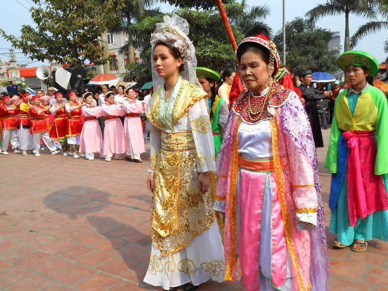 Đức Thánh bà vinh quy bái tổ