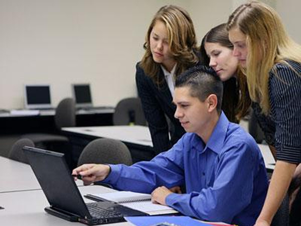 Khoa học - công nghệ luôn là một ngành hấp dẫn giới trẻ