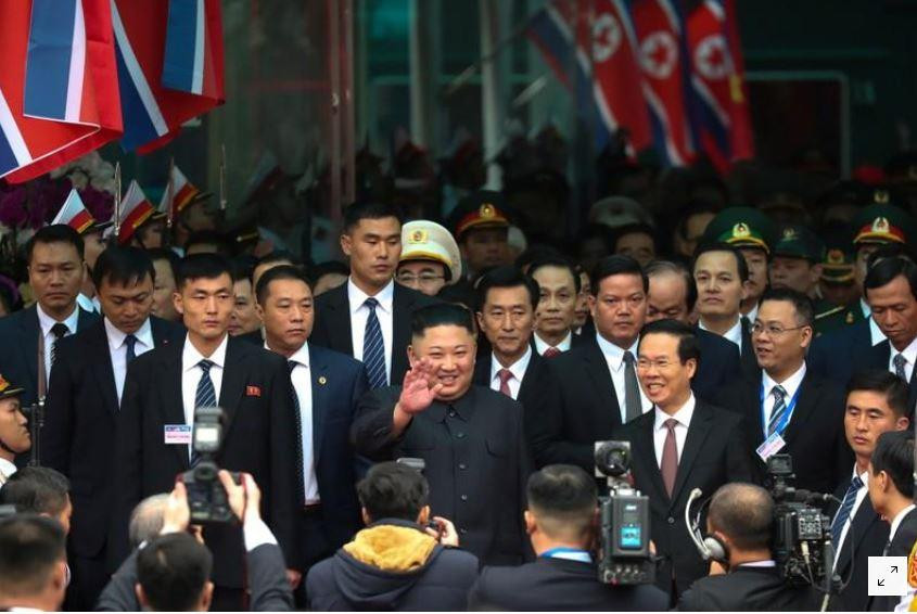 Đoàn xe Tổng thống Mỹ Trump về khách sạn JW Marriott ảnh 42