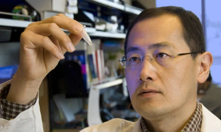Ông Shinya Yamanaka (Nhật Bản) giành giải Nobel y học 2012