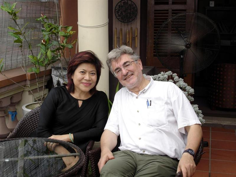 Đạo diễn Daniel Roussel và vợ