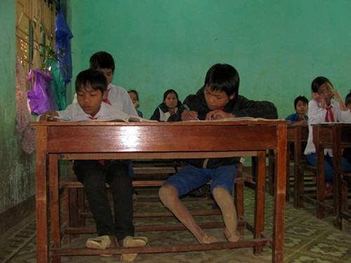  Ưu ái duy nhất khi lên lớp là được ngồi bàn đầu, để học tập trung hơn