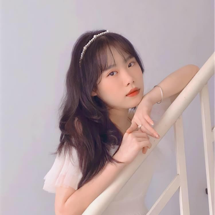 Ngoài đời, Trúc Mai là cô bạn vô cùng xinh xắn, hài hước, luôn đem đến năng lượng tích cực cho mọi người. (Ảnh: FBNV)