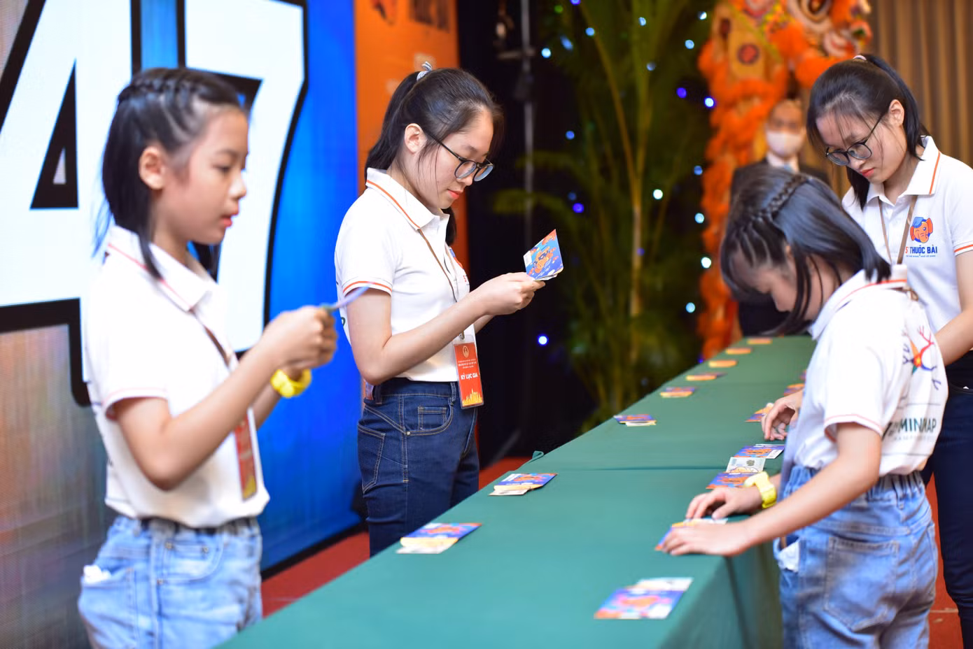 Màn hội ngộ đặc biệt của bộ tứ Siêu trí nhớ Gen Z: Ghi nhớ loạt dãy số seri tiền siêu đỉnh ảnh 6