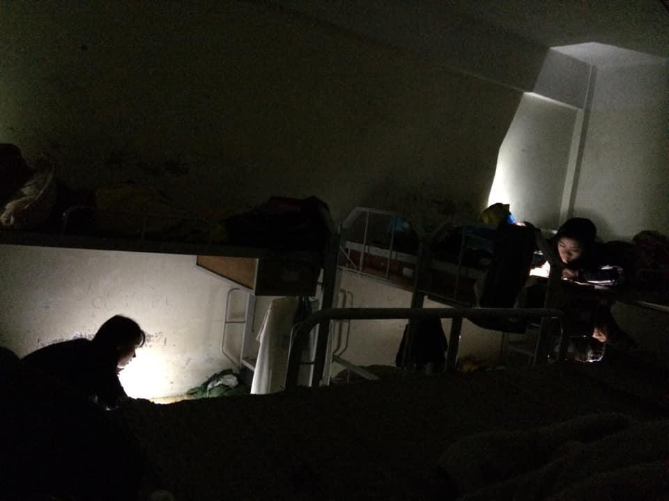 Những năm tháng chông chênh nhất của tuổi trẻ, thật may vì có những người bạn cùng đồng hành. (Ảnh: Nguyễn Thị Hồng Luyện) Những năm tháng chông chênh nhất của tuổi trẻ, thật may vì có những người bạn cùng đồng hành. (Ảnh: Nguyễn Thị Hồng Luyện)