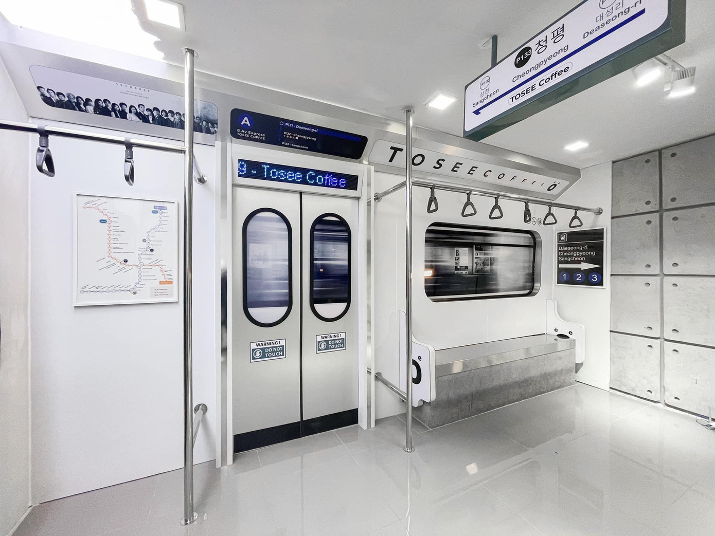 Không gian tàu điện ngầm mini giữa lòng Sài Gòn khiến giới trẻ mê mẩn. (Ảnh: Tosee Coffee) Không gian tàu điện ngầm mini giữa lòng Sài Gòn khiến giới trẻ mê mẩn. (Ảnh: Tosee Coffee)