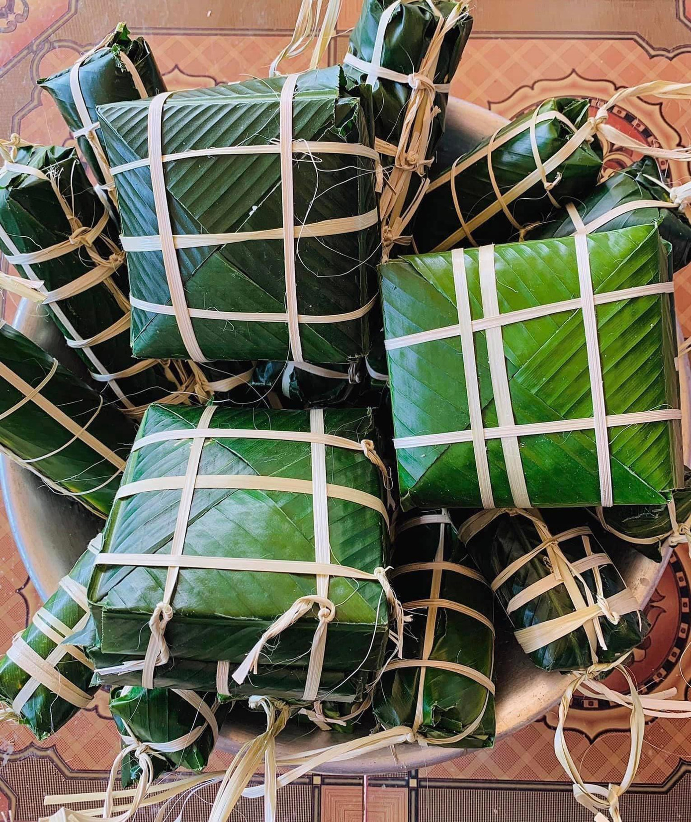 Bánh chưng, bánh dày là món ăn ngày Tết của người dân Việt Nam. (Ảnh: Tân Cao) Bánh chưng, bánh dày là món ăn ngày Tết của người dân Việt Nam. (Ảnh: Tân Cao)