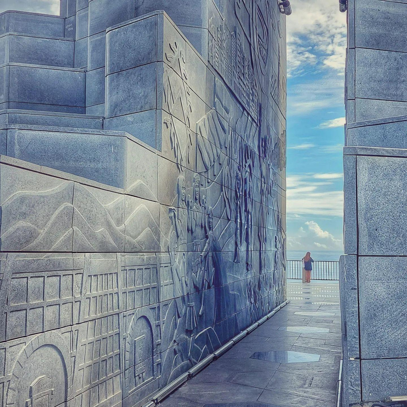 Biểu tượng văn hóa cùng truyền thuyết Con Rồng Cháu Tiên được khắc họa trên tháp Nginh Phong. (Ảnh: IG @hayatephan) Biểu tượng văn hóa cùng truyền thuyết Con Rồng Cháu Tiên được khắc họa trên tháp Nginh Phong. (Ảnh: IG @hayatephan)