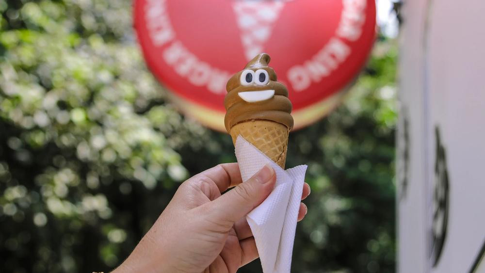 Việc tạo ra mắt và miệng của Poop Emoji Ice Cream mà không có thành phần nhân tạo cũng là một thách thức lớn.