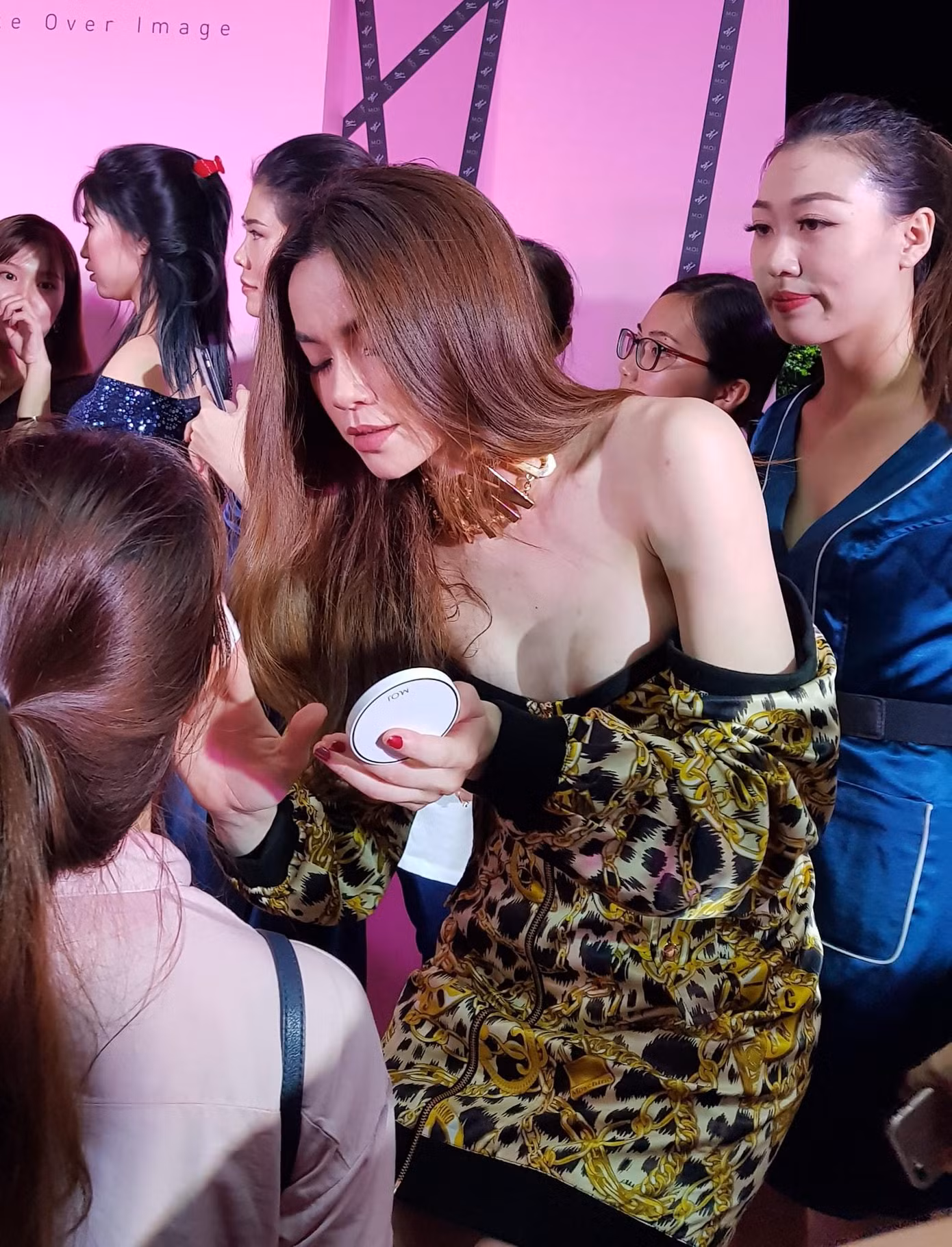 Ai gặp Hồ Ngọc Hà ngoài đời cũng phải thốt lên nhan sắc của nữ ca sĩ vô cùng xinh đẹp, tính cách lại siêu thân thiện, dễ thương. (Ảnh: Nhan Nguyen)