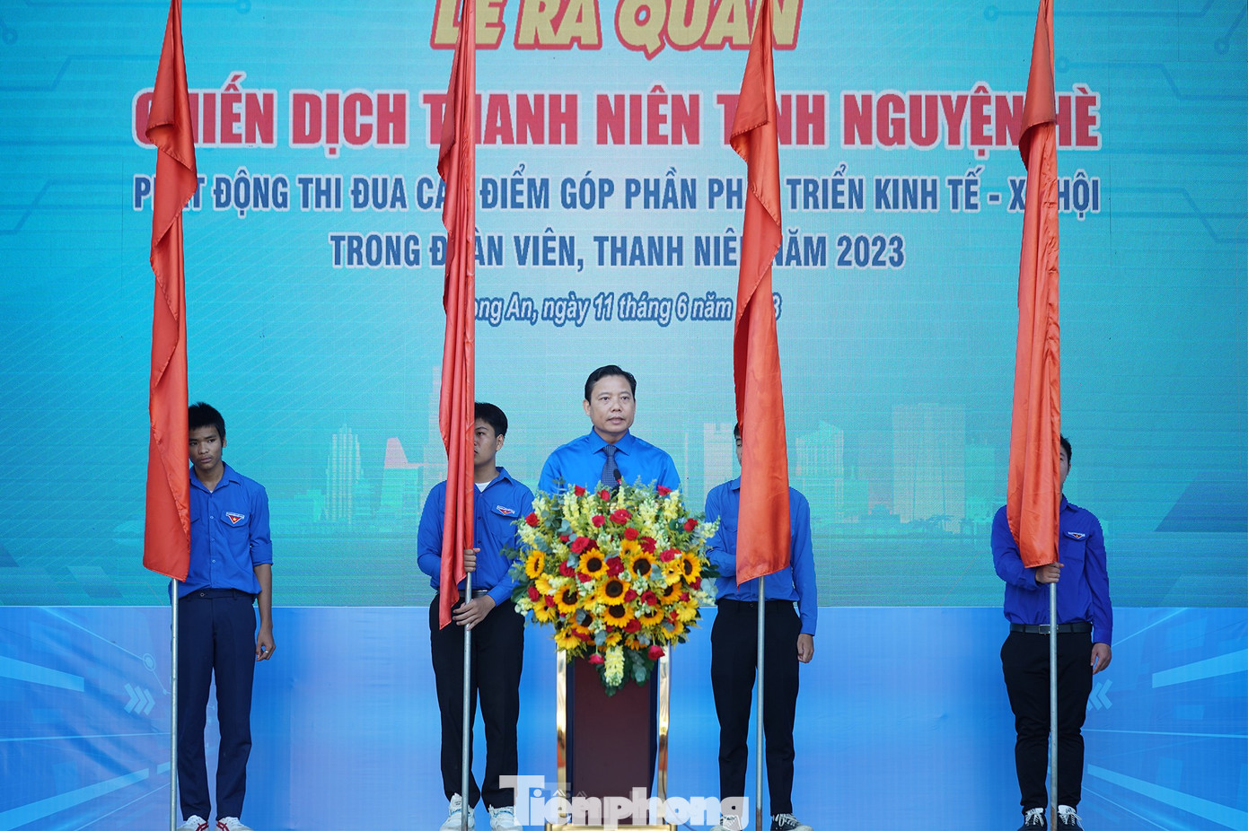 Phó Chủ tịch UBND tỉnh Long An Phạm Tấn Hòa phát biểu tại lễ ra quân