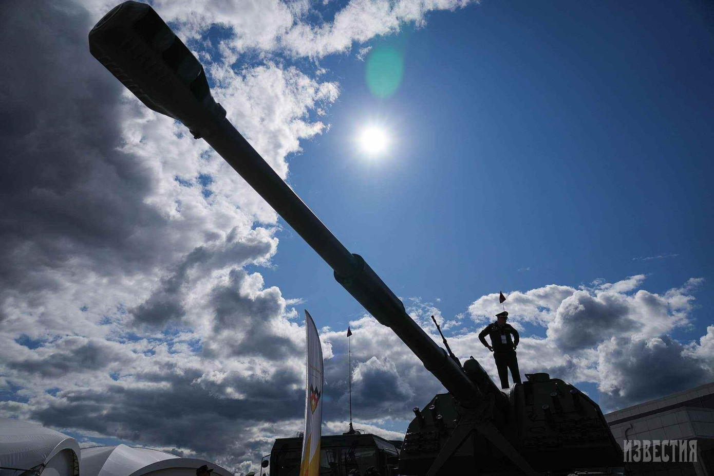 Lựu pháo tự hành 152 mm 2S19M2 "Msta-S Lựu pháo tự hành 152 mm 2S19M2 "Msta-S