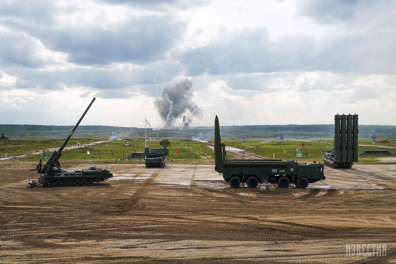 Tổ hợp pháo tầm xa 2S7 "Pion", tổ hợp tác chiến-chiến thuật "Iskander" và hệ thống phòng không S-300V4 Tổ hợp pháo tầm xa 2S7 "Pion", tổ hợp tác chiến-chiến thuật "Iskander" và hệ thống phòng không S-300V4