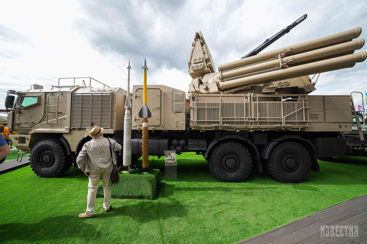 Tổ hợp phòng không "Pantsir-S1M" Tổ hợp phòng không "Pantsir-S1M"