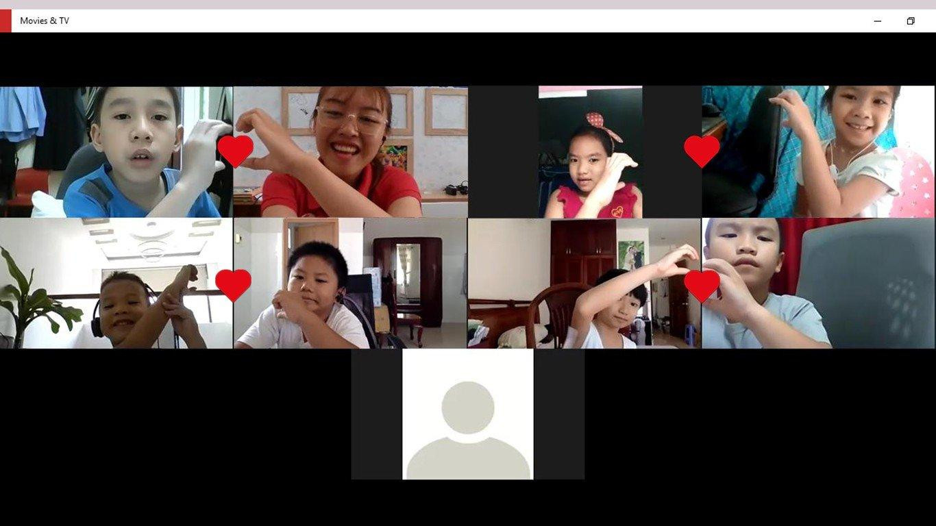 Trẻ em từ nhiều quốc gia kết nối với nhau để chia sẻ sự lạc quan và sáng tạo. Trẻ em từ nhiều quốc gia kết nối với nhau để chia sẻ sự lạc quan và sáng tạo.